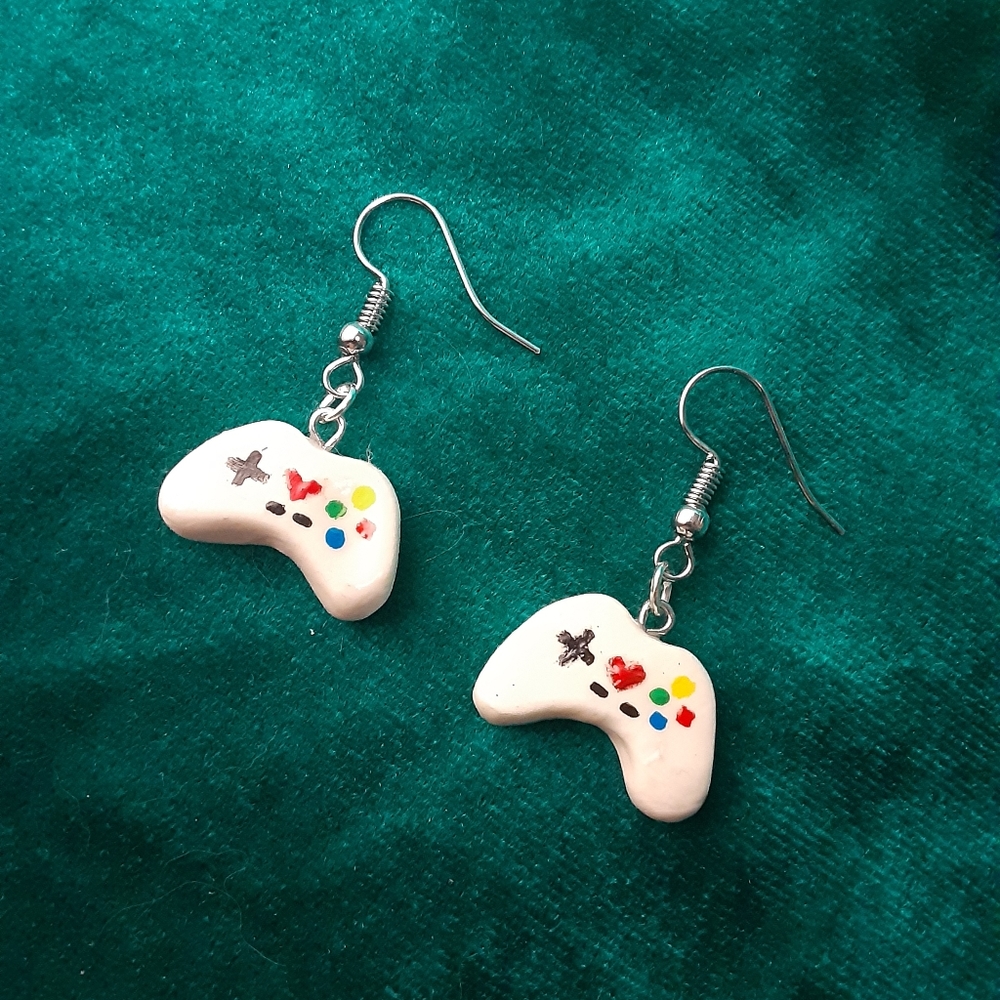 Game controller earrings - Picture 2 of 2